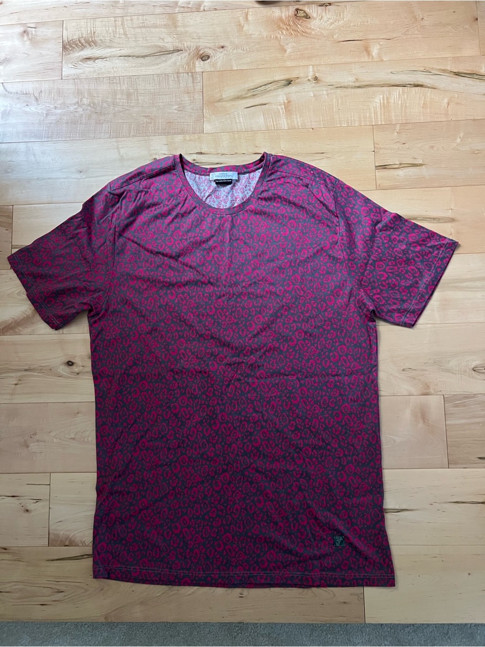 Versace Men’s Red and Black Short Sleeve Patterned Crew Neck Tee